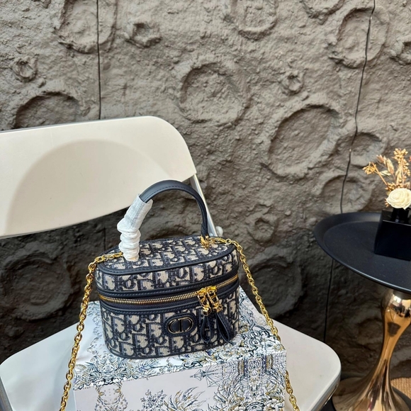 Dior Montaigne handbag cosmetic bag - Picture 1 of 9